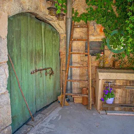 Rustical - Terra Arhaica Jelsa (Hvar)